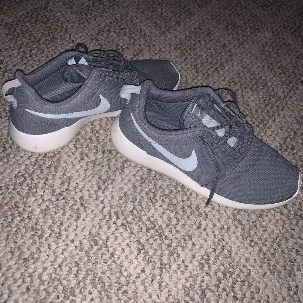 Nike grey roshes